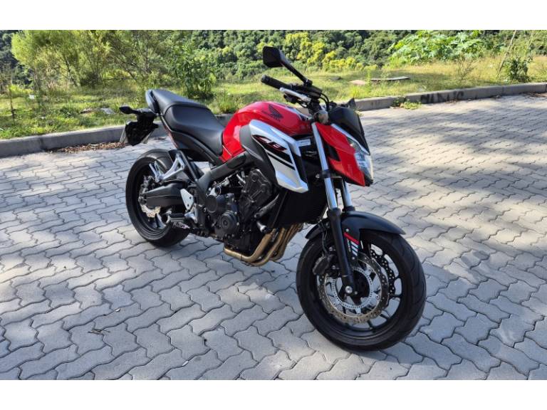HONDA - CB 650 - 2017/2018 - Vermelha - R$ 43.900,00